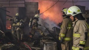 Kebakaran Gedung D Ditjen Bina pemdes Kemendagri di Jalan Raya Minggu, Jaksel-2 Karyawan Luka Ringan, Api Berhasil Dipadamkan