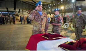 UNIFIL Beri Penghormatan Kepada Prajurit Perancis Yang Tewas di Beirut, Investigasi Dugaan Serangan Berlanjut